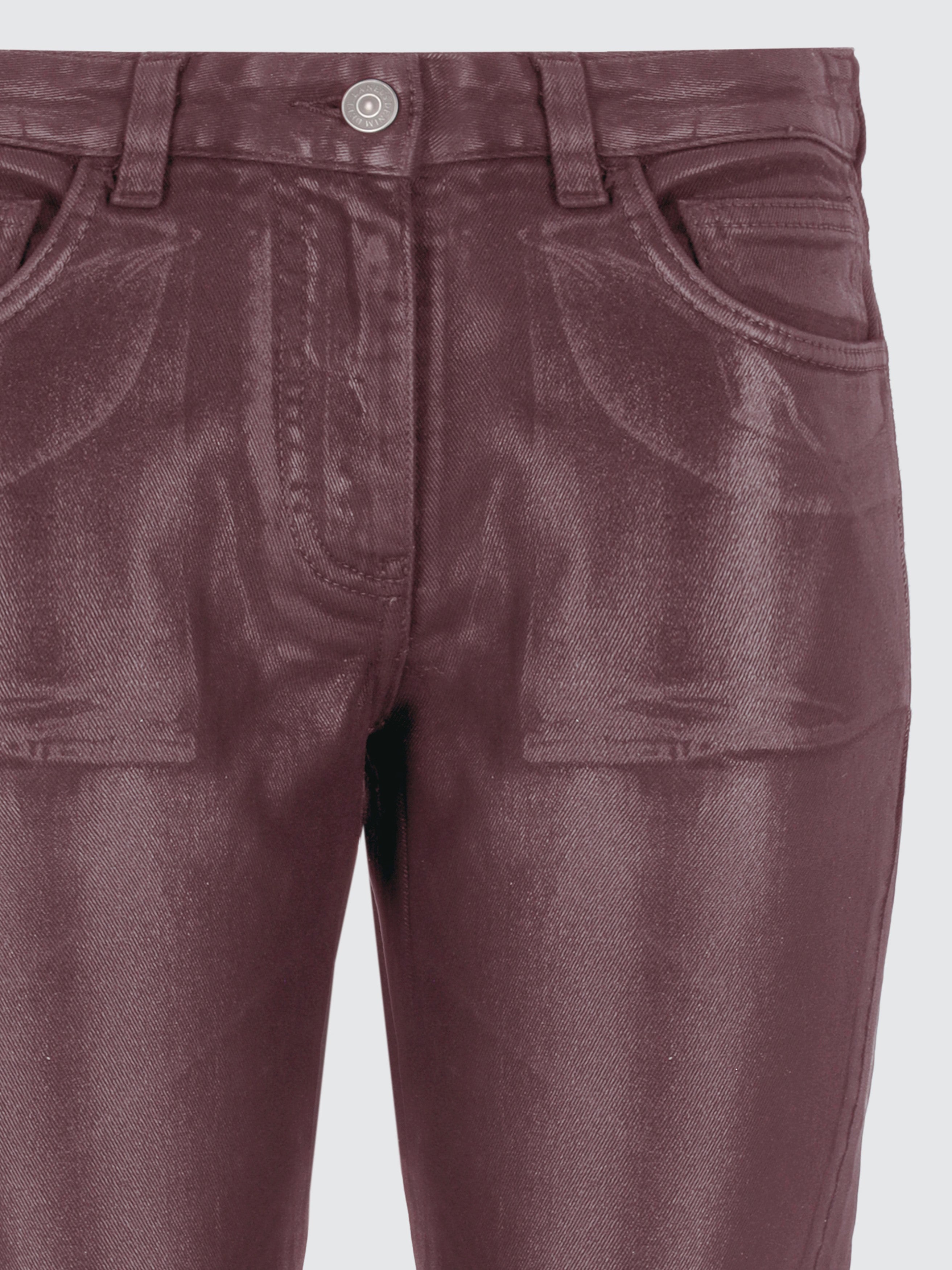 Jeans spalmati effetto pelle