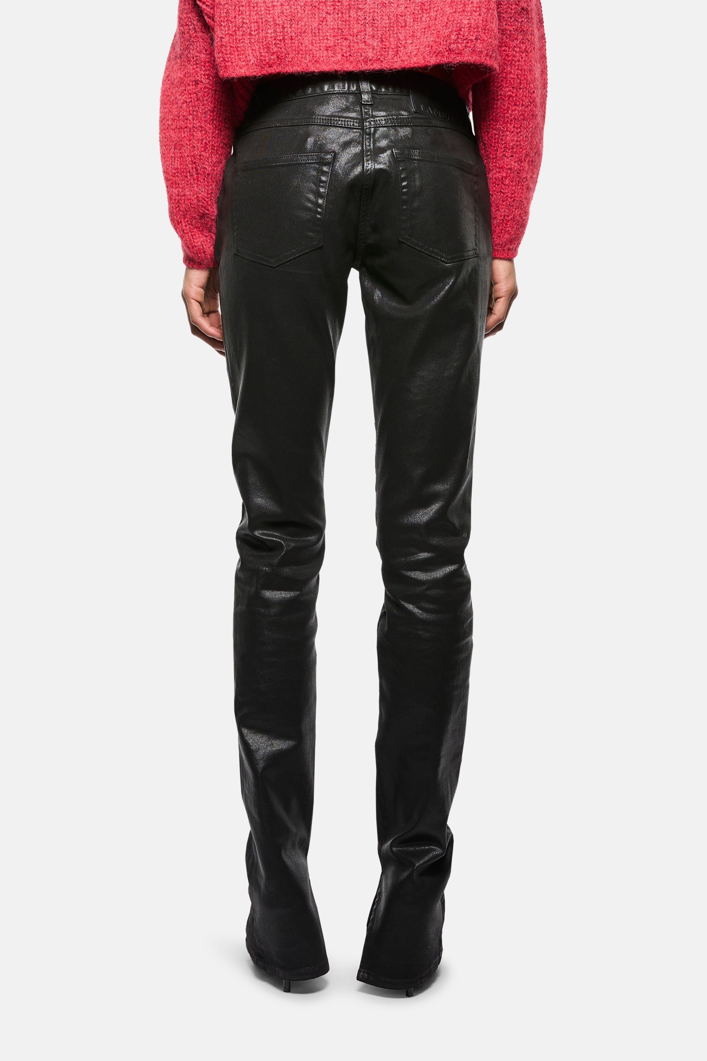 Jeans spalmati effetto pelle