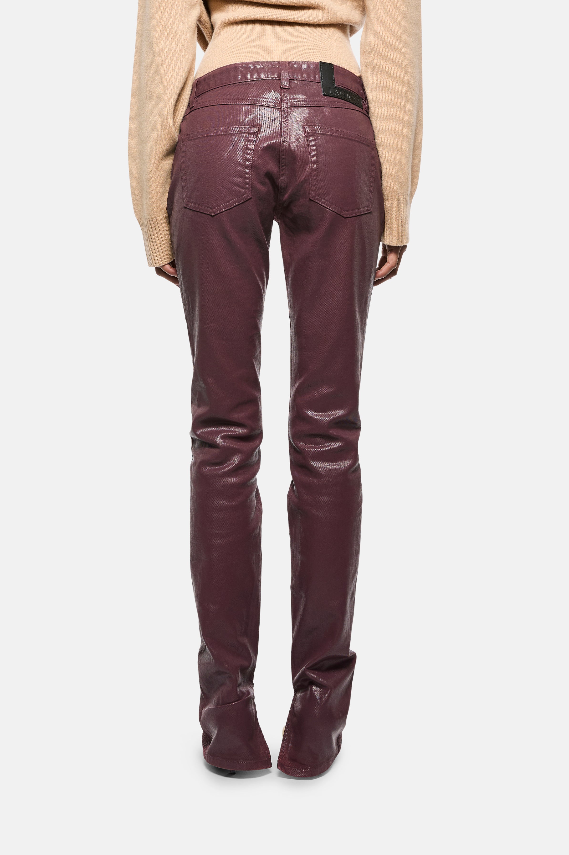 Jeans spalmati effetto pelle