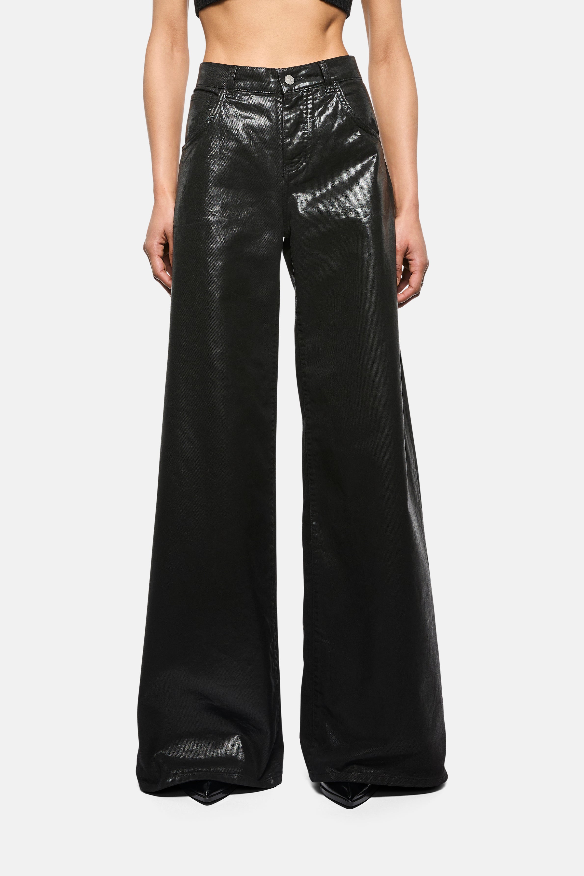 Jeans baggy spalmati effetto pelle